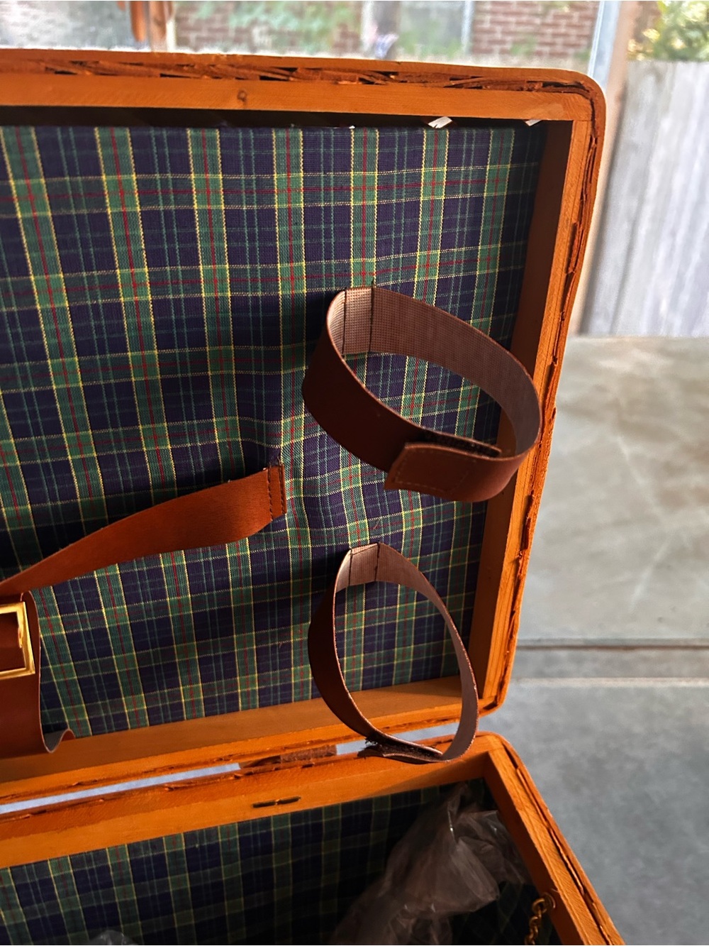 Vintage Picnic Basket With Dinnerware Service for 6 - Picture 14 of 16